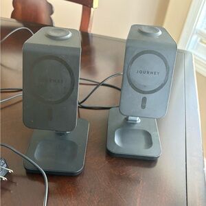 Set of 2  3 in 1 wireless chargers journey for Apple products